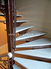 Лестница Комбинированная Винтовая, дизайн перил - "Волна"