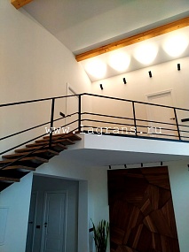Лестница Комбинированная Маршевая, дизайн перил - "Классика"